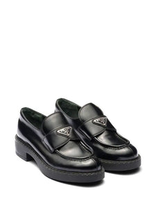 N374O Prada
mocasines con placa del logo