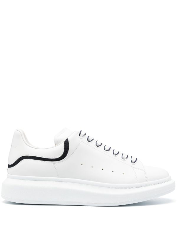 Alexander McQueen
tenis con agujetas oversize