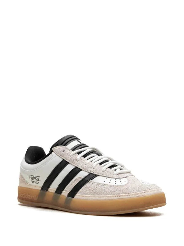 adidas tenis Gazelle Indoor "Off White" de adidas x Bad Bunny