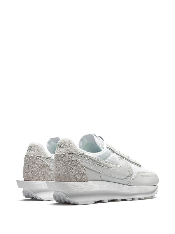 N372O Nike
tenis LDWaffle de Nike x Sacai